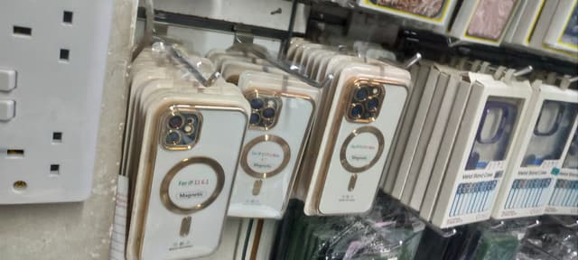 Magnetic phone case for iphones